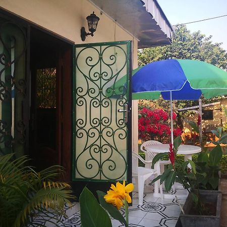 Tout Confort Avec Jardin Entree Bastos Yaoundé Exterior foto