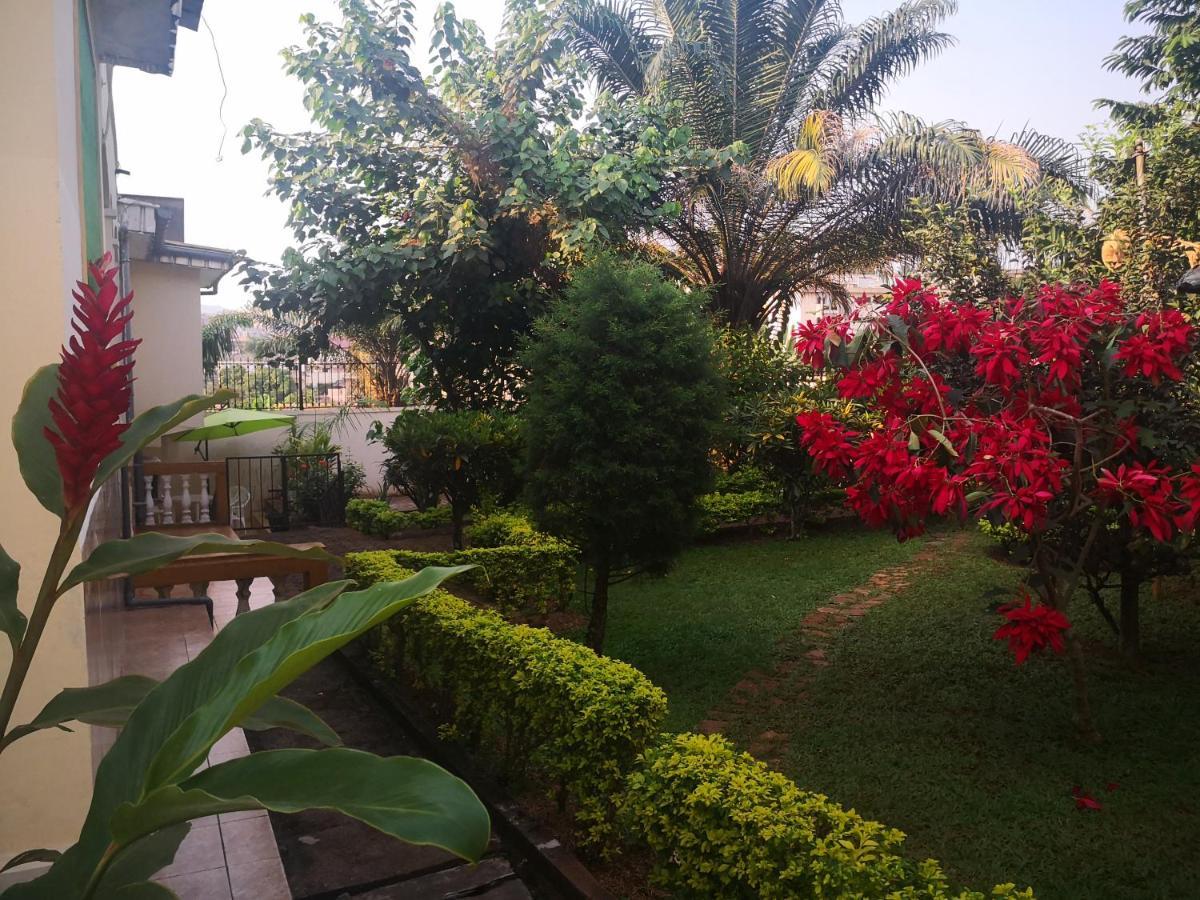Tout Confort Avec Jardin Entree Bastos Yaoundé Exterior foto