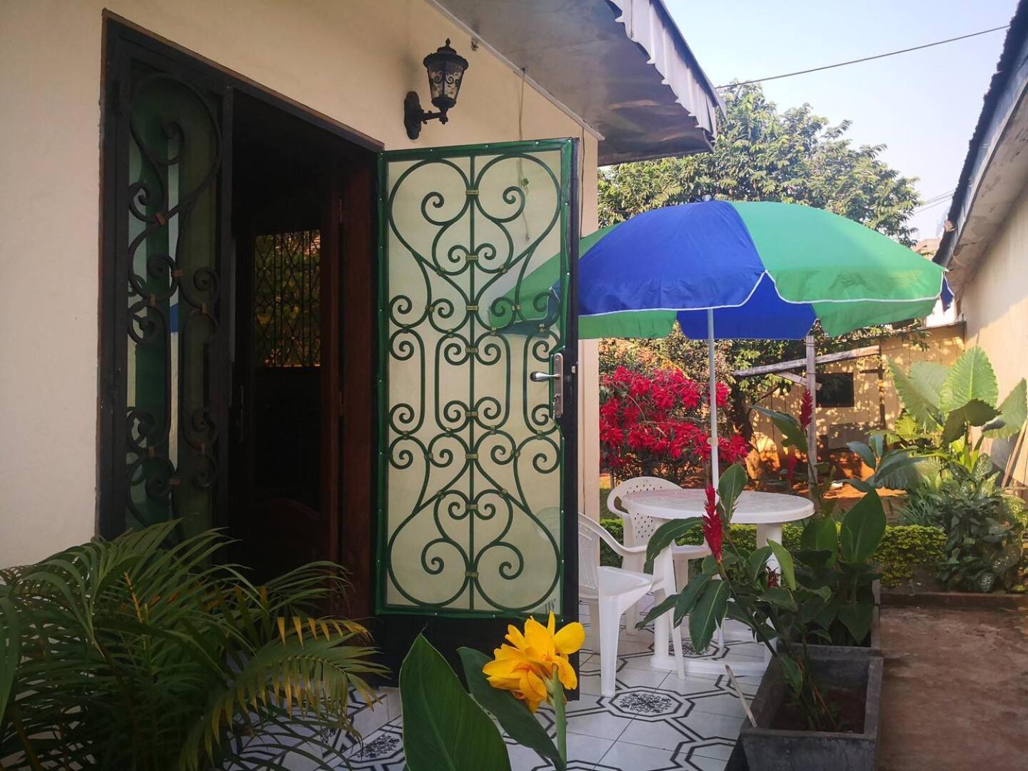 Tout Confort Avec Jardin Entree Bastos Yaoundé Exterior foto